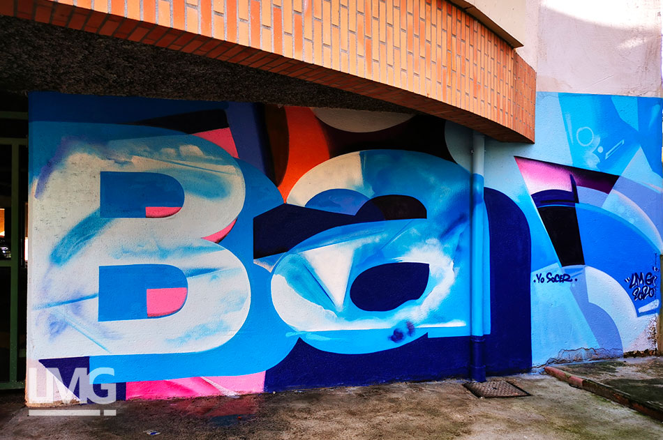 decoration graffiti artiste art urbain bas immeuble toulouse