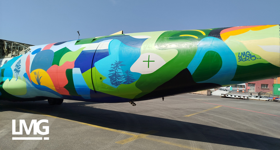 photo graffi sur avion aeroport toulouse blagnac